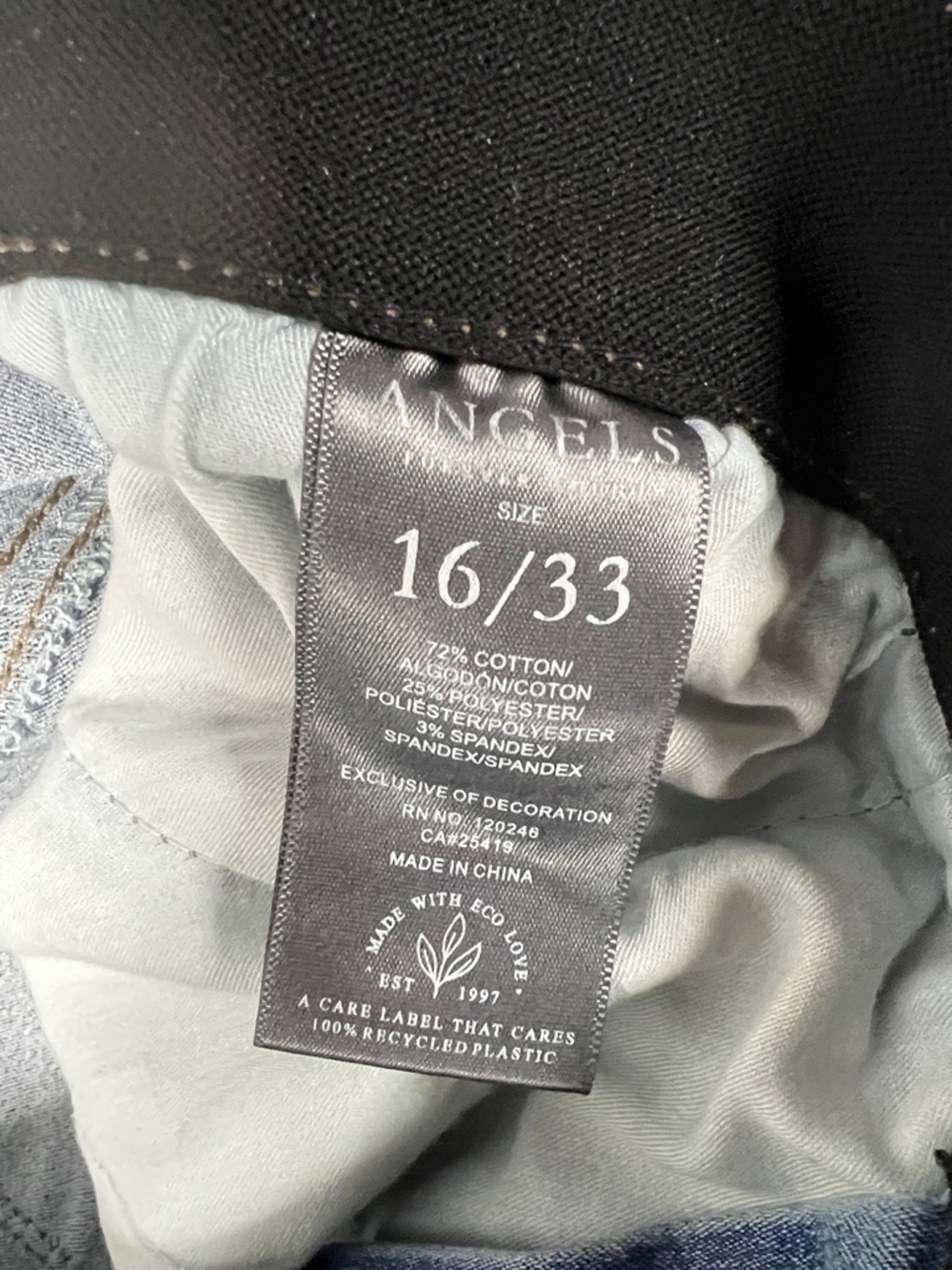 Light Wash Women's Skinny Jeans - Comfortable Stretch - Picture 7 of 7